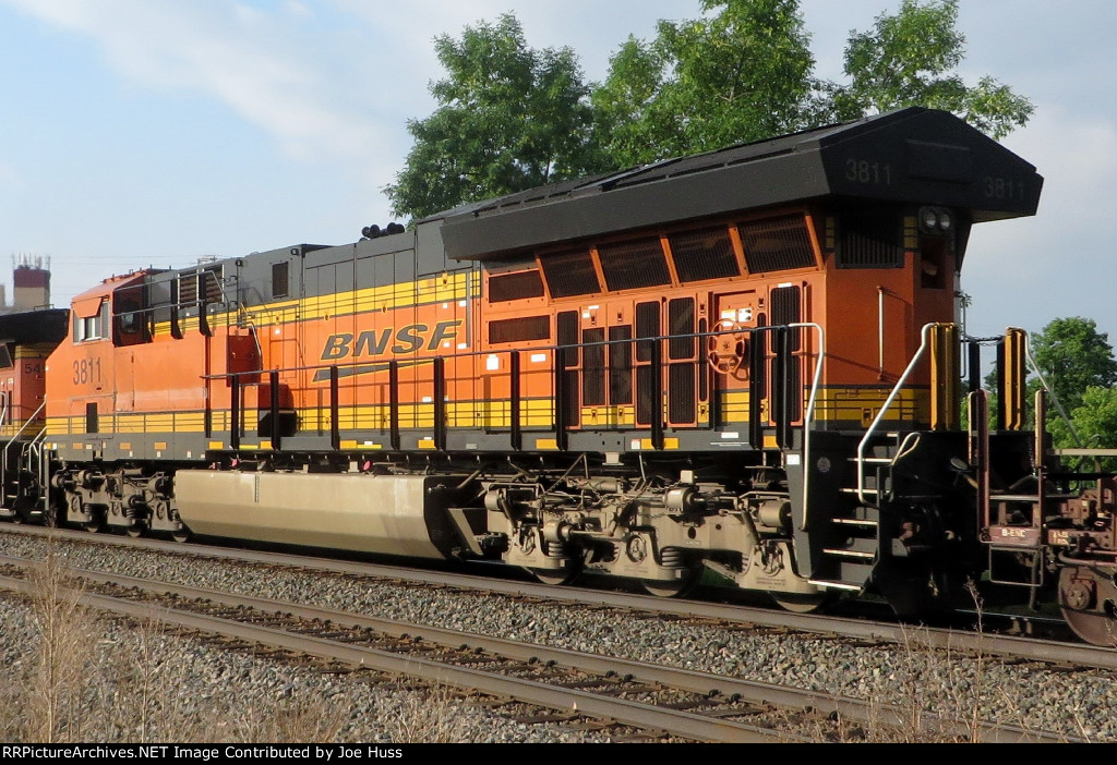 BNSF 3811